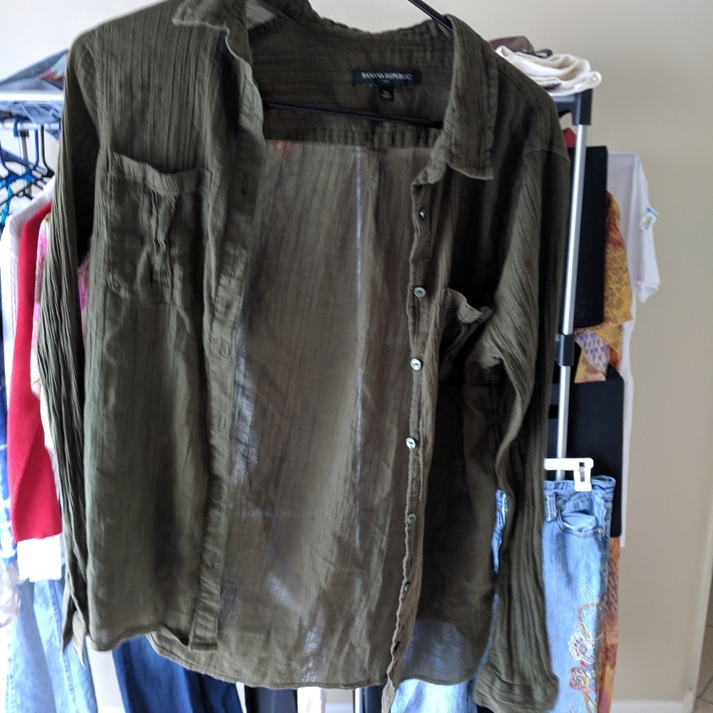 Banana Republic long sleeve button shirt green